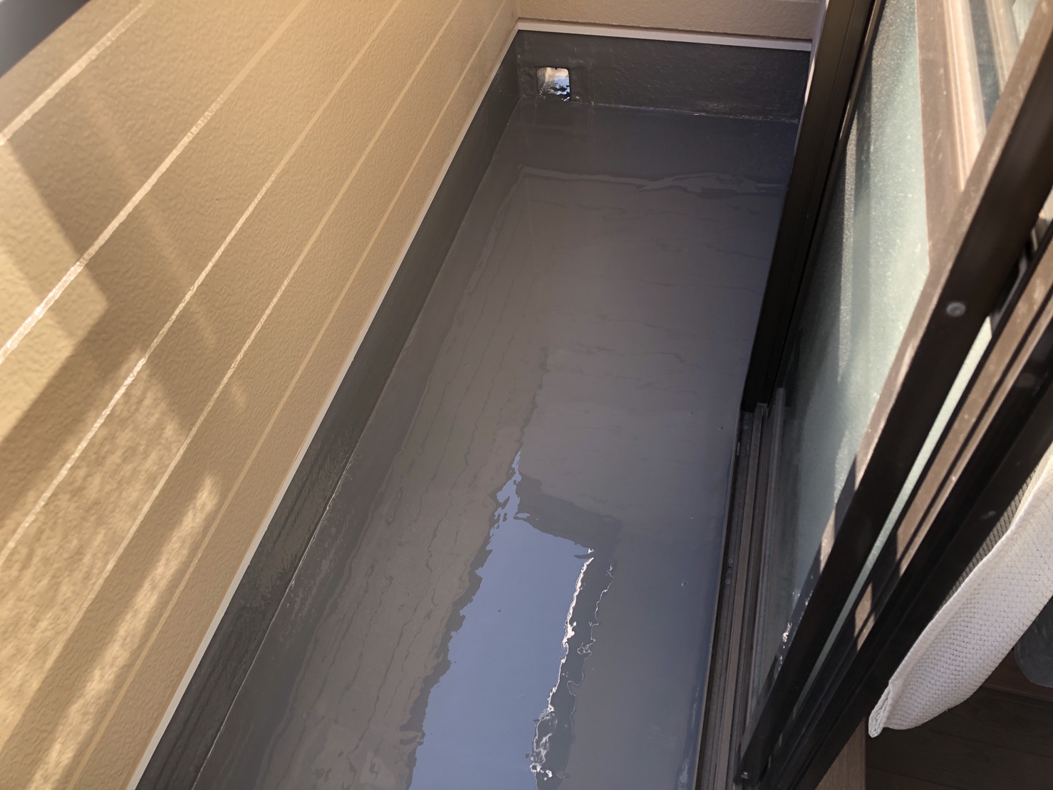 尼崎市のバルコニーでFRP防水工事をしました。